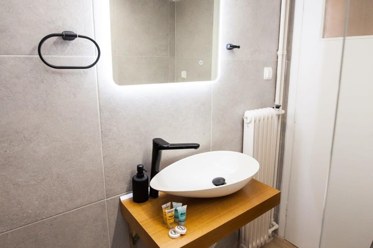 Contemporary Stylish Apartment Located Near Metaxourgeio Area Athene Buitenkant foto